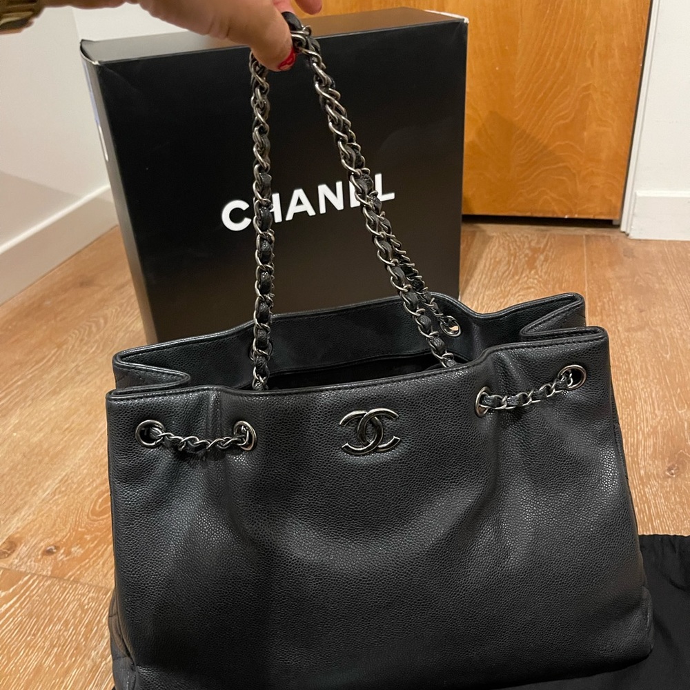 Chanel Caviar Leather Shopping Tote in Black, style 94305 - Picture 9 of 16
